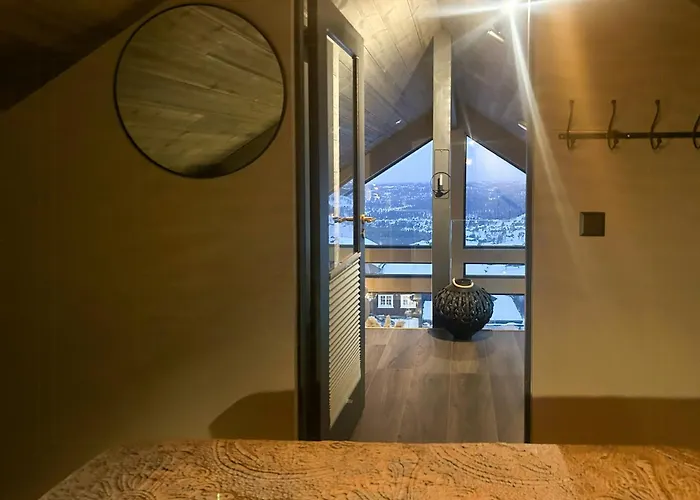 With Panoramic And Trails Outside * Rauland