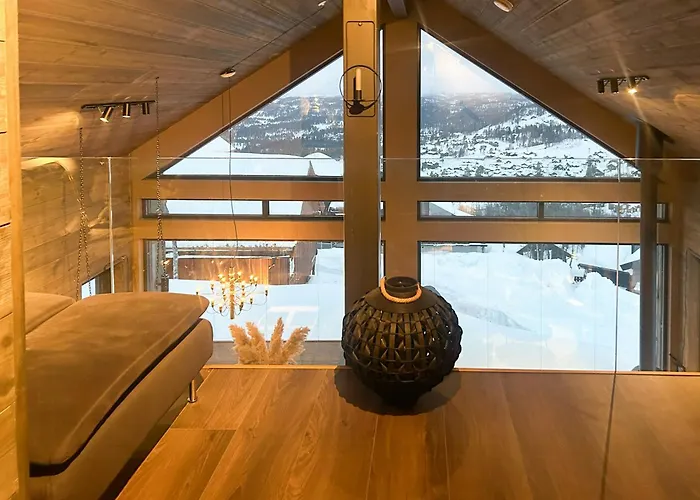 With Panoramic And Trails Outside * Rauland