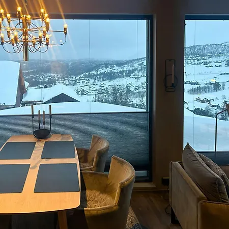 With Panoramic And Trails Outside * Rauland