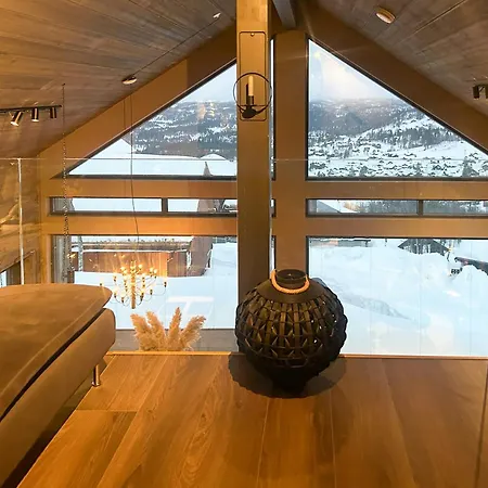 With Panoramic And Trails Outside * Rauland