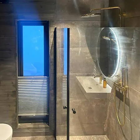 With Panoramic And Trails Outside بيت للعطل Rauland